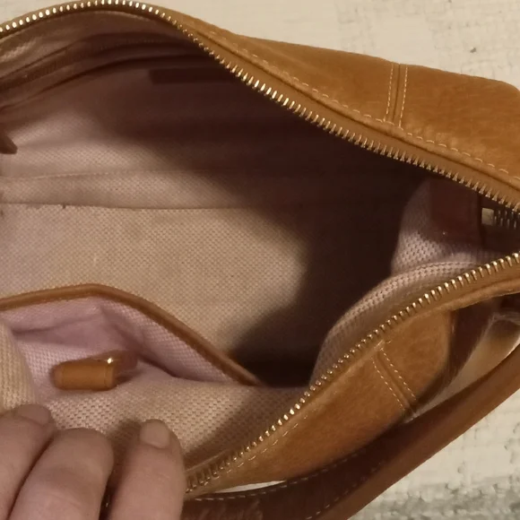 Dooney and Bourke bag. - Picture 6 of 6